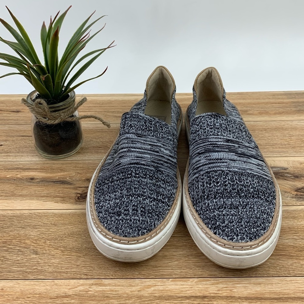 Ugg Sammy Sneaker sz 5.5